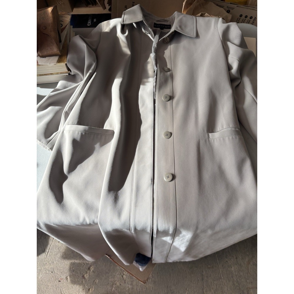 Gallery Women's Long Jacket Size 8 Beige Lined Button Accent Zipper Pocket